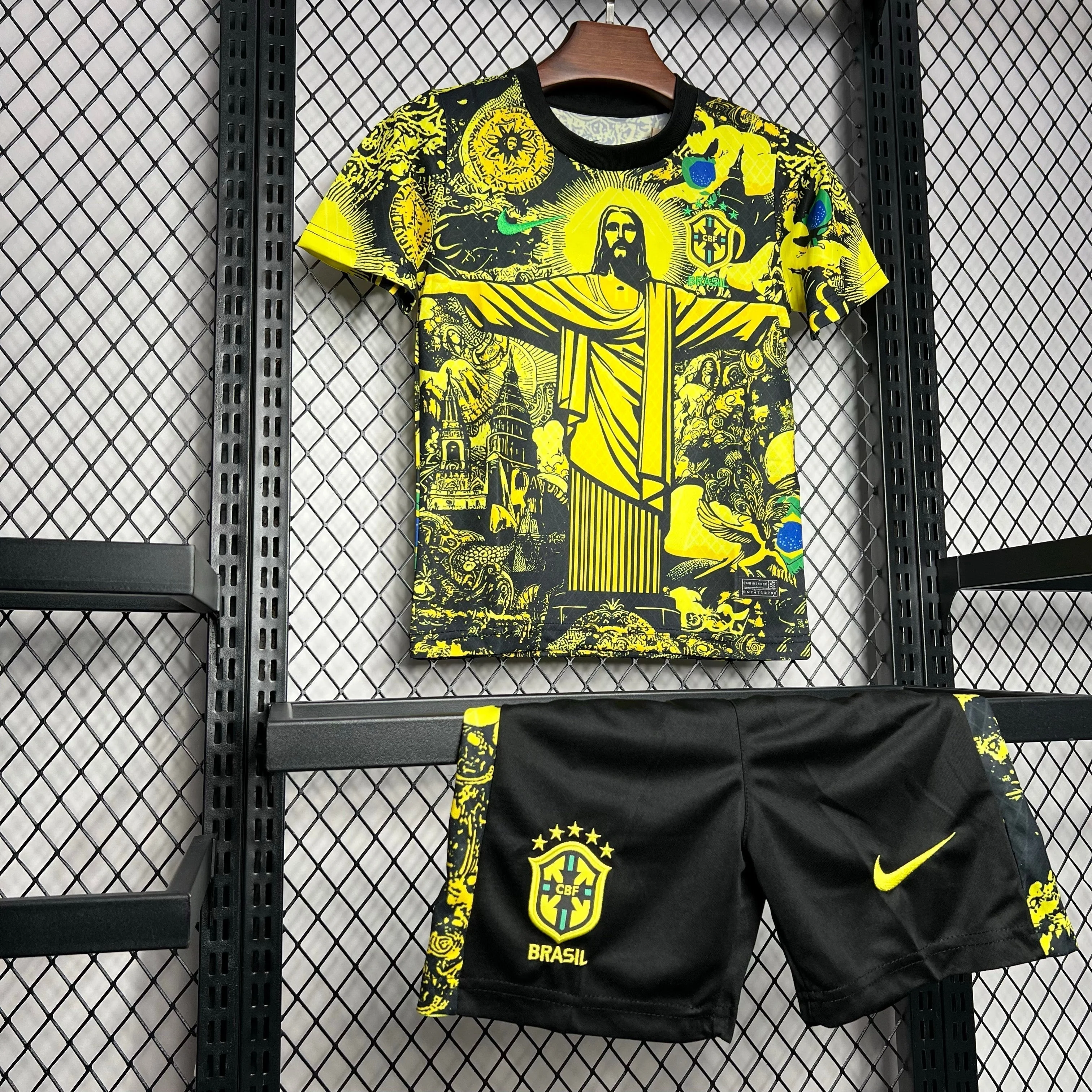 Kit enfant Brésil Christ Corcovado Jaune 2024 - Image 3